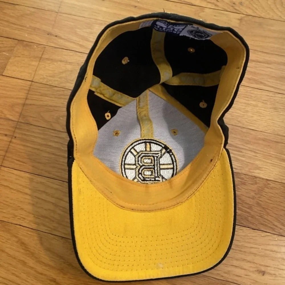 Bruins Official Team‎ Hat Zephyr Black Yellow Logo Fit L XL 27
